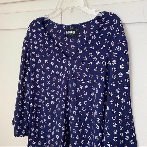 Reformation Floral V Neck Navy Blouse XS - Picture 2 of 6